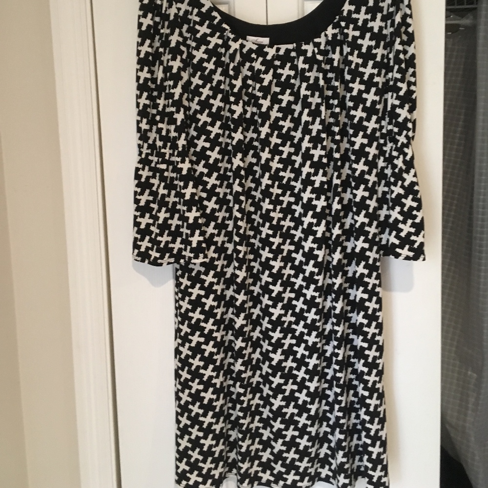Tuplip sleeve dress.